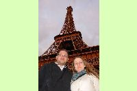 Spolen foto pod Eiffelovkou.